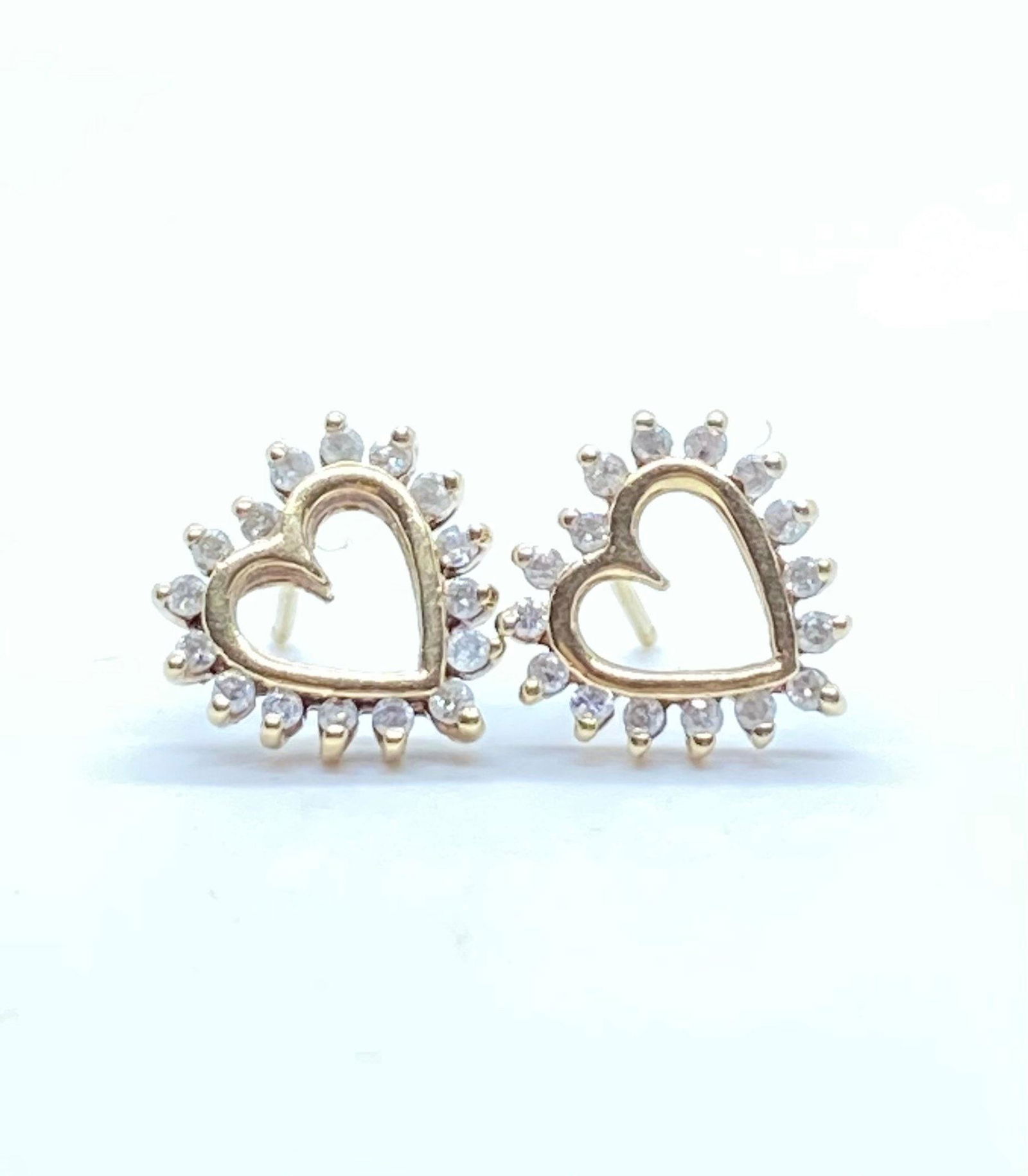 10k diamond heart earrings (1 of 8)
