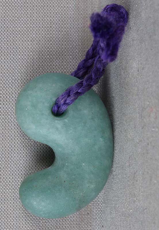 18/19c Japanese JADEITE MAGATAMA bead (1 of 6)