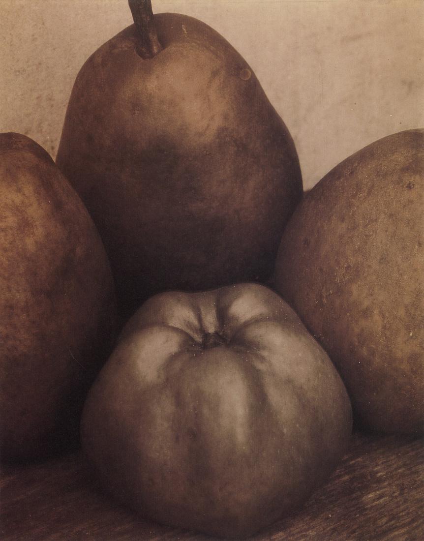 EDWARD STEICHEN - Three Pears and An Apple, 1921 (1 of 1)