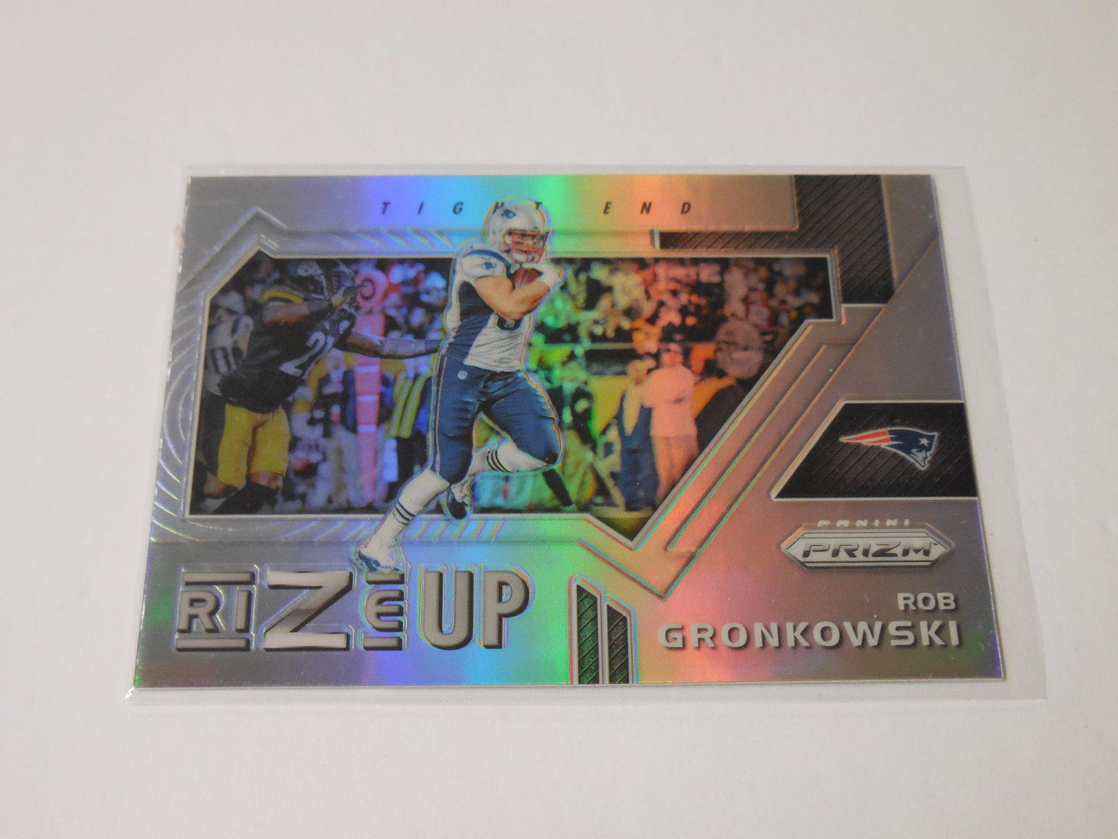 17 PRIZM ROB GRONKOWSKI RIZE UP SILVER: Title: 17 PRIZM ROB GRONKOWSKI RIZE UP SILVER Date/Period: Modern Additional Information: 2017 PANINI PRIZM ROB GRONKOWSKI RIZE UP SILVER PRIZM NEW ENGLAND PATRIOTS THIS IS A MUST HAVE CARD FOR ANY CO