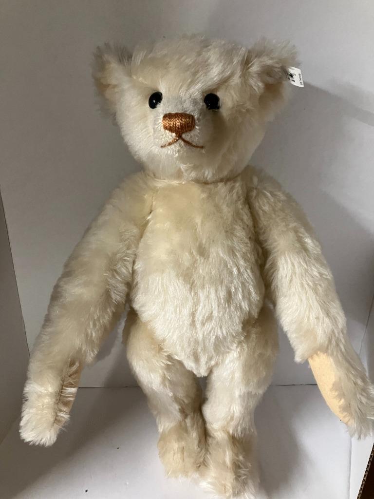 1988 STEIFF MAULKORB TEDDY 46CM 18 INCHES 0174/46 #01563 NO MUZZLE OR COA: 1988 STEIFF MAULKORB TEDDY 46CM 18 INCHES 0174/46 #01563 NO MUZZLE OR COA 1988 STEIFF MAULKORB TEDDY 46CM 18 INCHES 0174/46 #01563 NO MUZZLE OR COA Description 1988 STEIFF MAULKORB TEDDY BEAR 46cm 18 