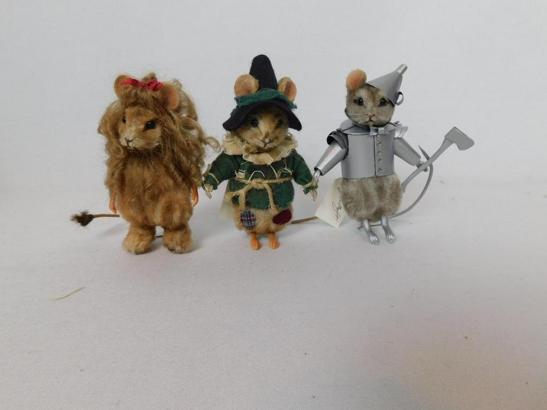 RARE R. JOHN WRIGHT THREE WIZARD OF OZ MICE SCARECROW, TIN MAN AND LION MIB #152: RARE R. JOHN WRIGHT THREE WIZARD OF OZ MICE SCARECROW, TIN MAN AND LION MIB #152 RARE R. JOHN WRIGHT THREE WIZARD OF OZ MICE SCARECROW, TIN MAN AND LION MIB #152 Description WIZARD OF OZ SPECIAL MICE