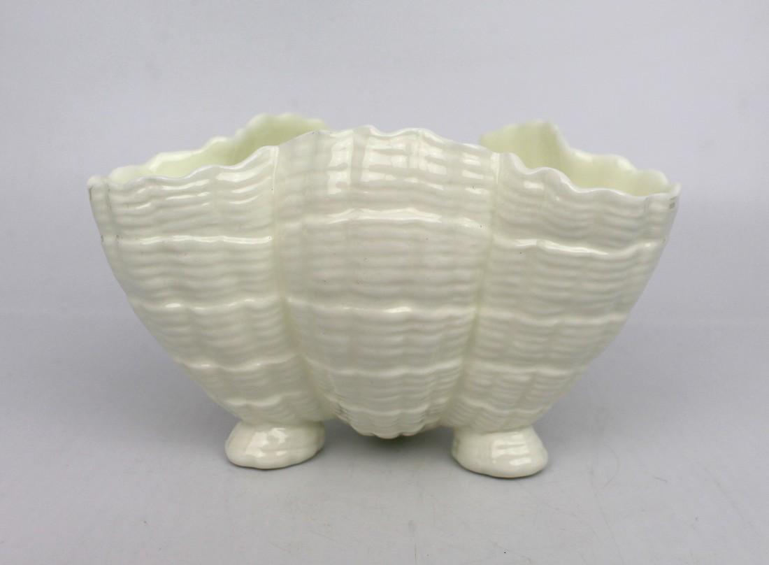Royal Worcester Shell Shaped Footed Bowl Shape 69 c.1970: Title: Royal Worcester Shell Shaped Footed Bowl Shape 69 c.1970 Description: Royal Worcester Shell Shaped Footed Bowl Shape 69 c.1970 Royal Worcester, mid/late 20th c. Green backstamp to underside, al