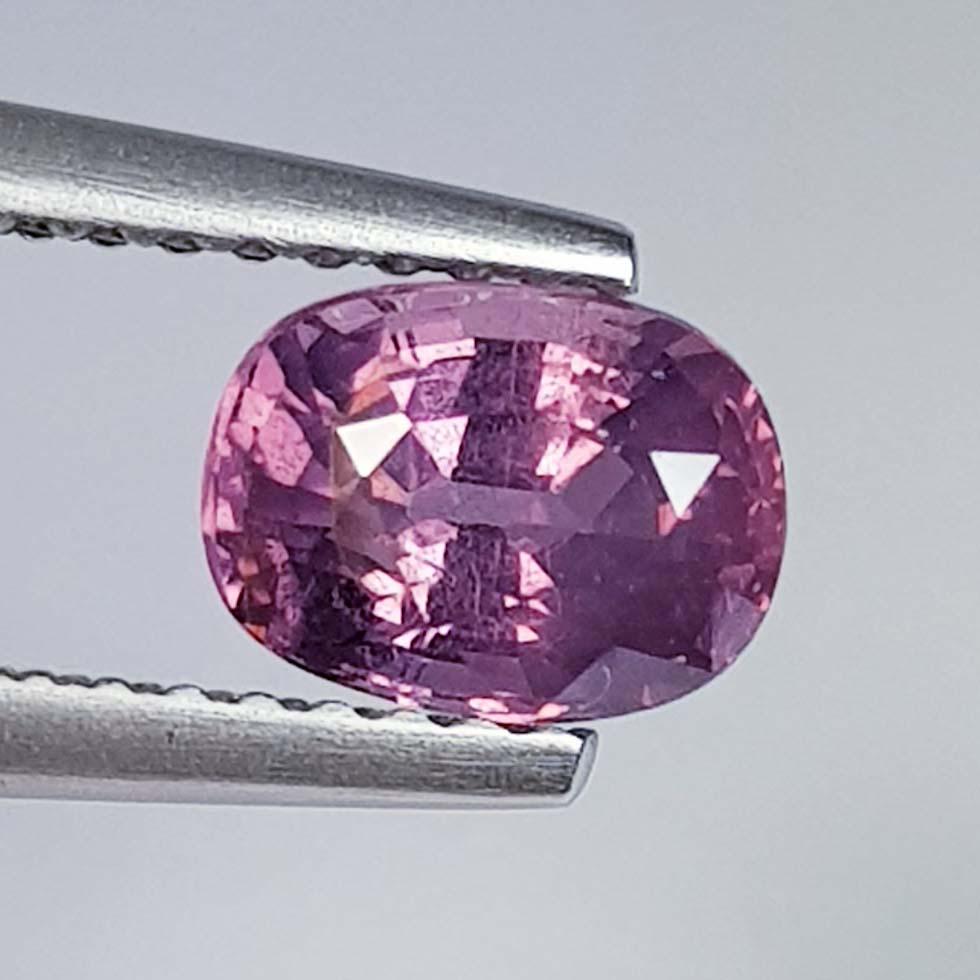 1.18 Ctz Top Grade Natural Spinel: No Reserve! Title: 1.18 Ctz Top Grade Natural Spinel Color/Clarity: Purple / VVS Gemstones: Spinel Carat Weights: 1.18 Size/Dimensions: 6.80 x 5.20 x 4.60 Additional Information: Oval / Burma Shipping