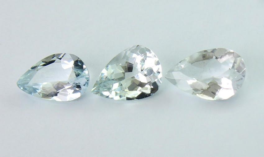 1.23 Cts Natural Aquamarine Lot: No Reserve! Title: 1.23 Cts Natural Aquamarine Lot Additional Information: Gemstone: Natural Aquamarine Origin: Australia Weight: 1.23 carats Dimensions: 6.90x4.58x2.59 mm , 6.40x4.15x2.40 mm , 6.35x4