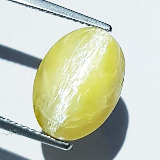 8.90 ct Natural Opal Cat's Eye: No Reserve! Title: 8.90 ct Natural Opal Cat's Eye Color/Clarity: Semi Transparent Gemstones: Opal Cat's Eye Carat Weights: 8.9 Size/Dimensions: 14.50 x 10.70 x 10.10 Additional Information: Oval - Afr