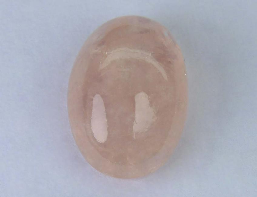 5.30 cts Natural Morganite: No Reserve! Title: 5.30 cts Natural Morganite Additional Information: Gemstone : Natural Morganite Shape and cut : Oval Cabochon Weight : 5.30 Carats Measurements : 14x10 mm Color : Peach Transparency