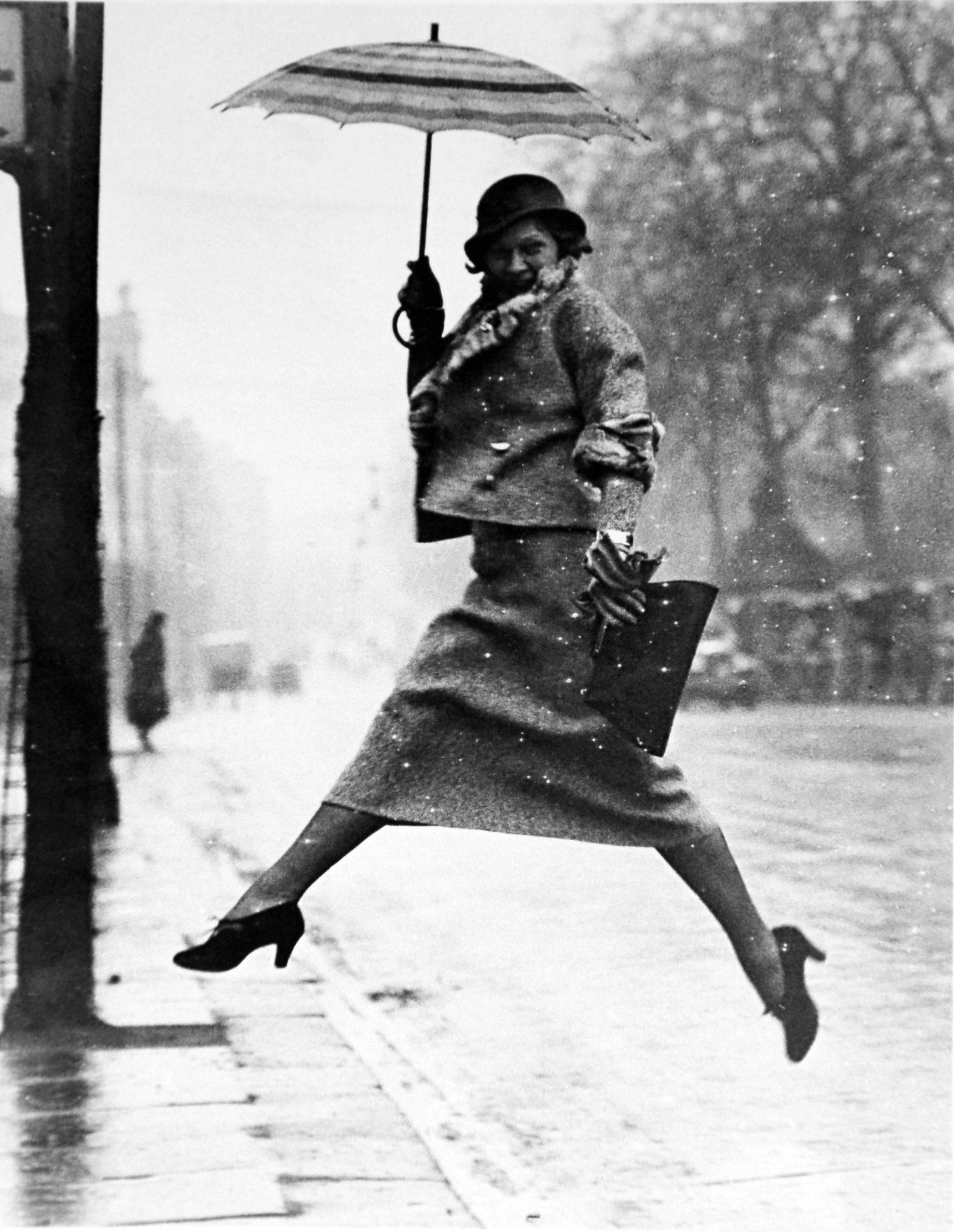 Martin Munkacsi, Marianne Winkelstern. London, 1933: Artist: Martin Munkacsi Title: Marianne Winkelstern. London, 1933 Date Printed: 2008 Medium: High Quality Offset Photo Print withCopyright Munkacsi / Ullstein bild Print Origin: Printed in Italy - Por