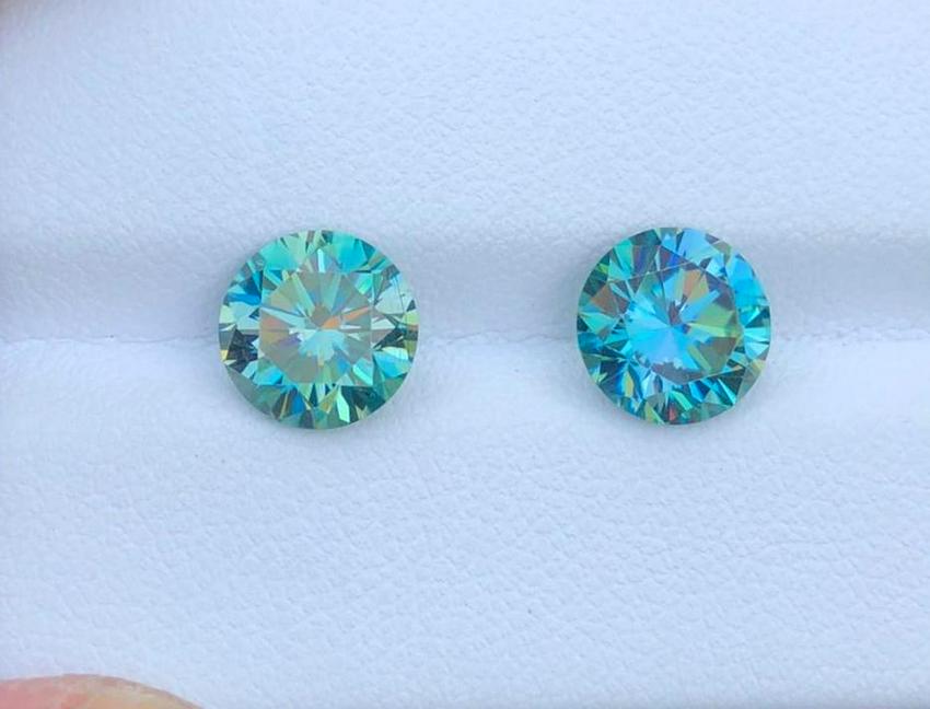 4 Carats Beautiful Pair Pieces Moissanite Gemstone: Title: 4 Carats Beautiful Pair Pieces Moissanite Gemstone Gemstones: Moissanite Carat Weights: 4 Carats Size/Dimensions: 8x8x5 MM Additional Information: Natural Reserve: $100.00 Shipping: Domestic: