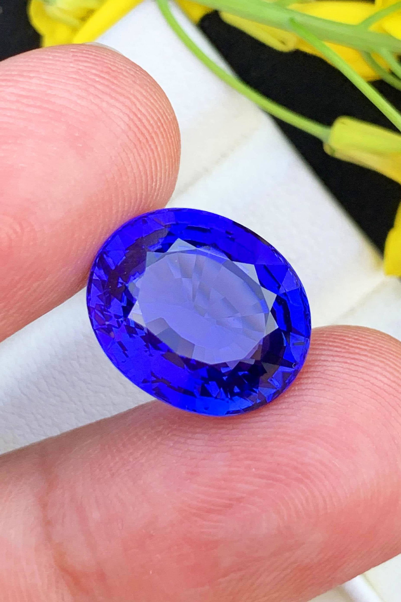 D Block Tanzanite Gemstone, Certified Oval Cut Tanzanite, Loupe Clean, Excellent Cut, Faceted Deep: Highlights Materials: Gem type: Tanzanite Carat weight: 11.06 Description Gemstone : Tanzanite Weight : 11.06 CT Dimension : 14.87 x 18.08 x 8.42 MM Shape : Oval Color : Deep Blue / D-Block Clarity