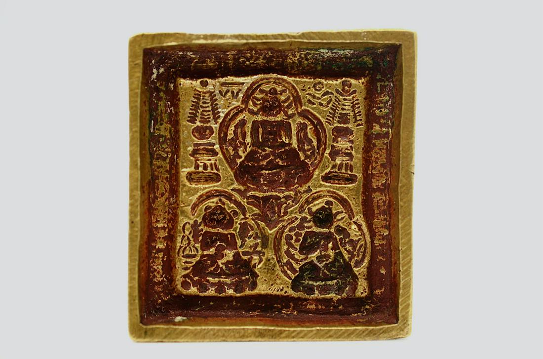 Tibetan bronze Buddha statue model board: Title: Tibetan bronze Buddha statue model board Origin: Asian private collection Period: 19th C / Dimensions: Size: about 12x6x6 cm Description: Tibetan tribes make bronze molds for sculptures of Budd
