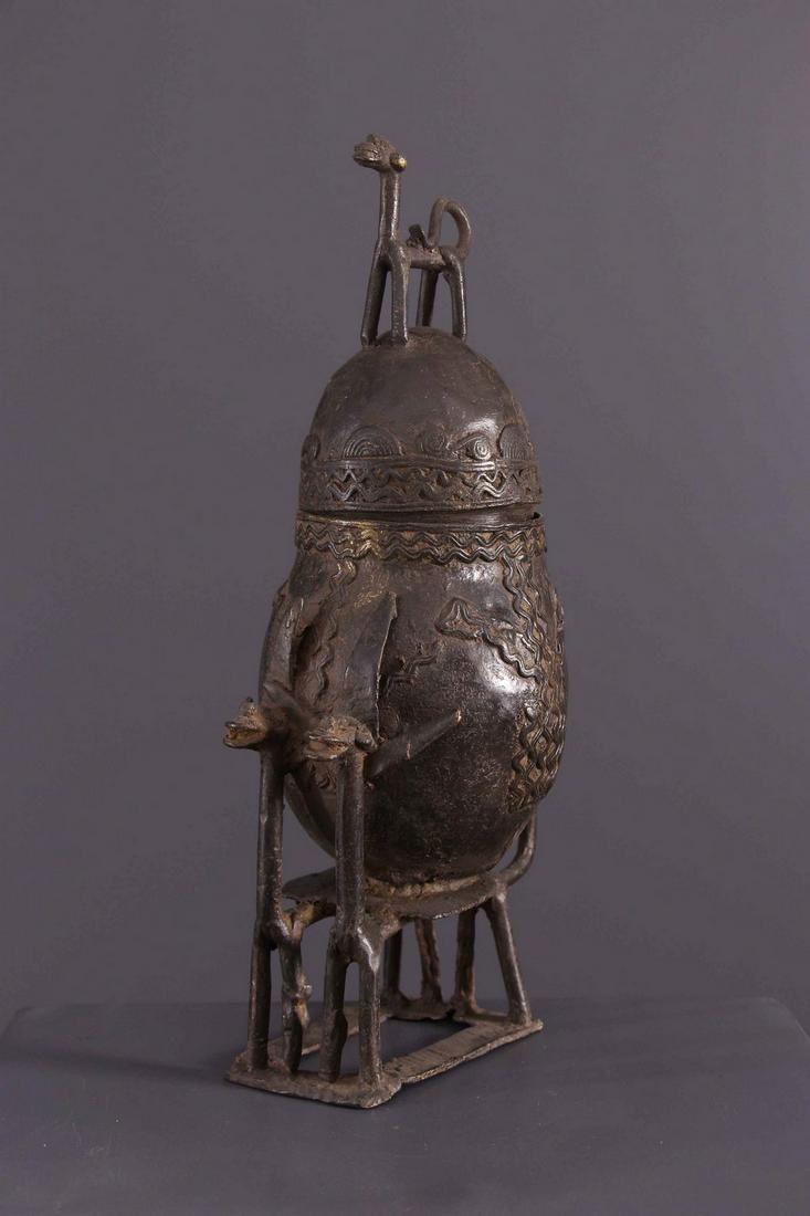 Bronze Dogon Box - Mali - African Art Tribal Art: Title: Bronze Dogon Box - Mali - African Art Tribal Art Description: The blacksmiths Dogon forment an endogamous caste among the Dogon called irim . They now produce weapons, tools, and also work with