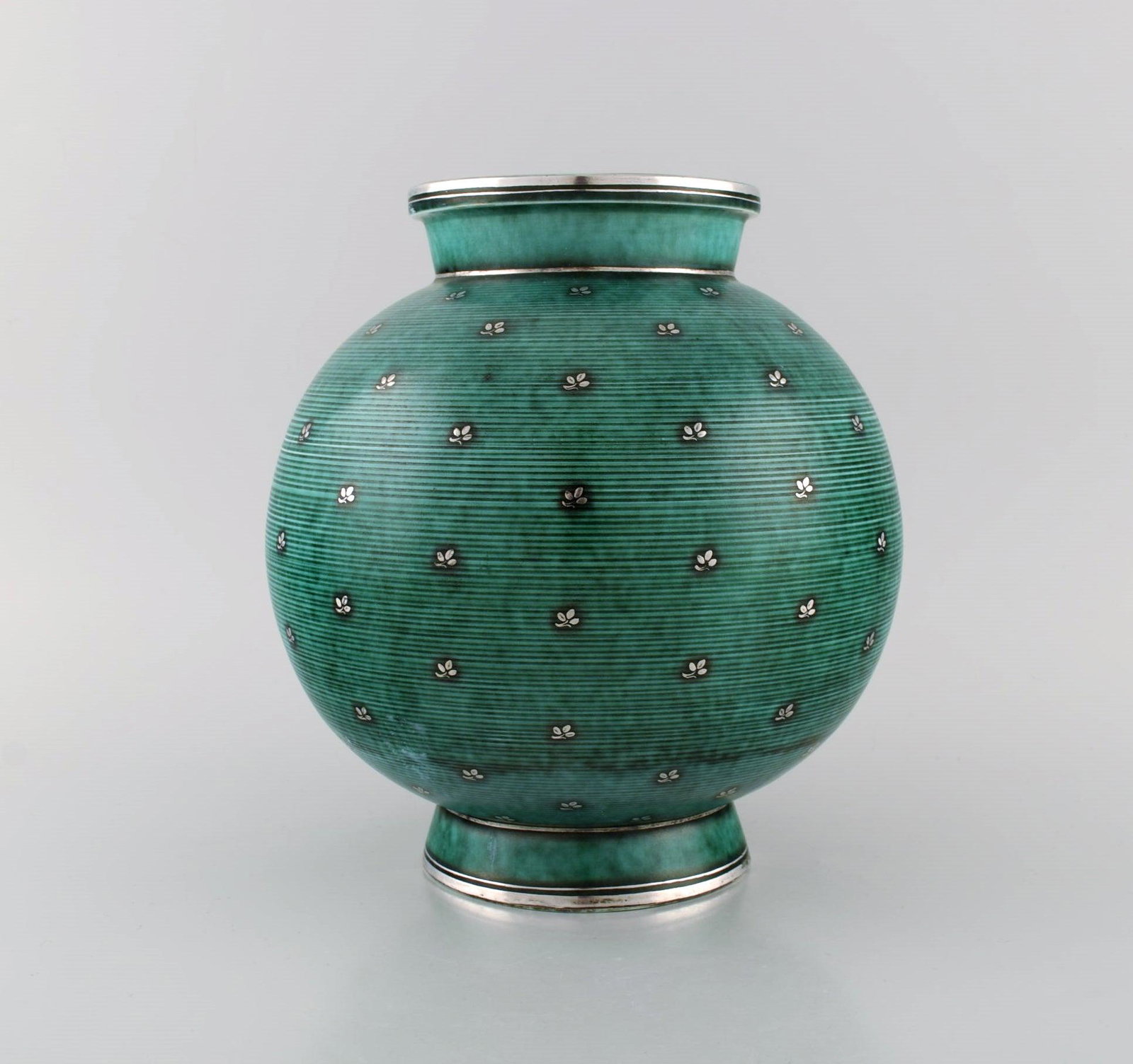 Wilhelm Kåge (1889-1960) for Gustavsberg. Round Argenta art deco vase in glazed ceramics. (1 of 8)