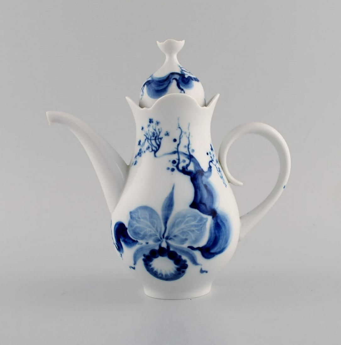 Meissen Blue Orchid. Art deco mocha pot in hand-painted porcelain. Mid-20th century. (1 of 7)