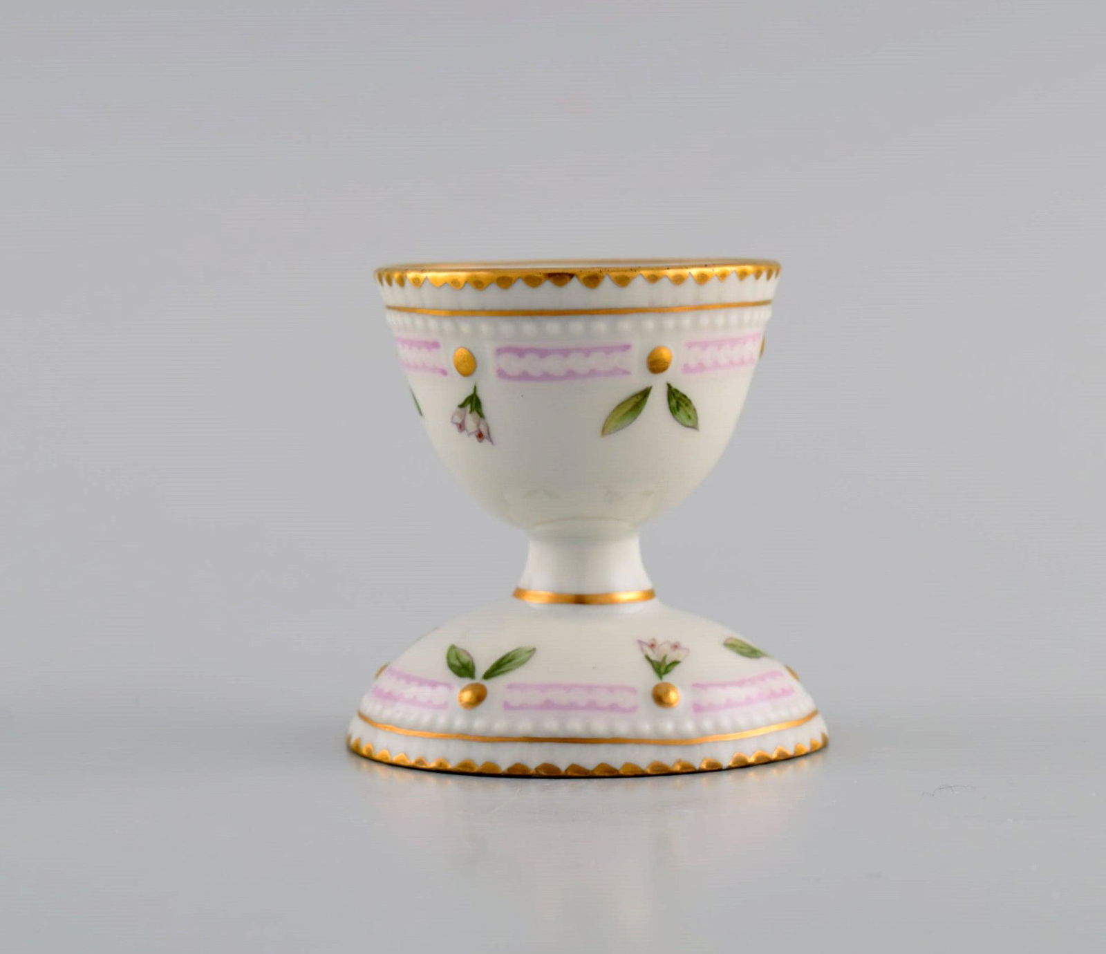 Royal Copenhagen Flora Danica egg cup in hand-painted porcelain with flowers and gold decoration. (1 of 5)