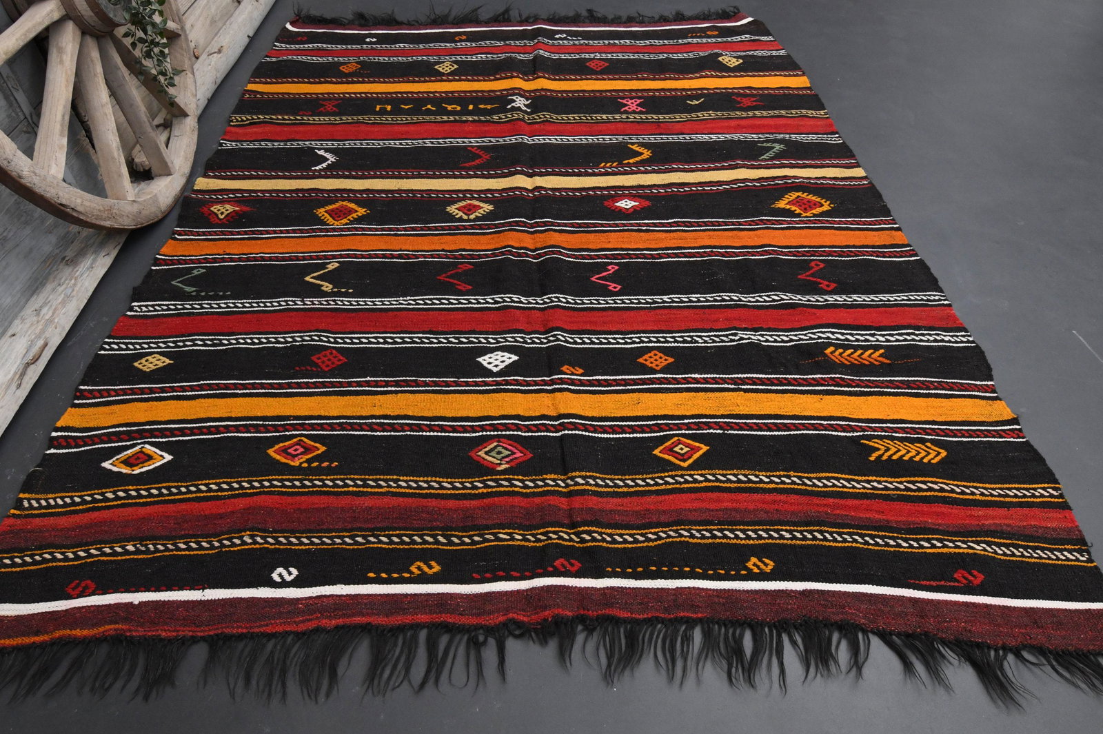 7x10 TURKISH OVERSIZE Antique Rug Kilim Flatweave Natural Orange Turkish Vintage: Title: 7x10 TURKISH OVERSIZE Antique Rug Kilim Flatweave Natural Orange Turkish Vintage Date/Period: 1960 - 1970 Origin: Turkey Dimension: 7 x 9.7 feet ▕ 212x295=625 cm2 Materials: Wool and Cott