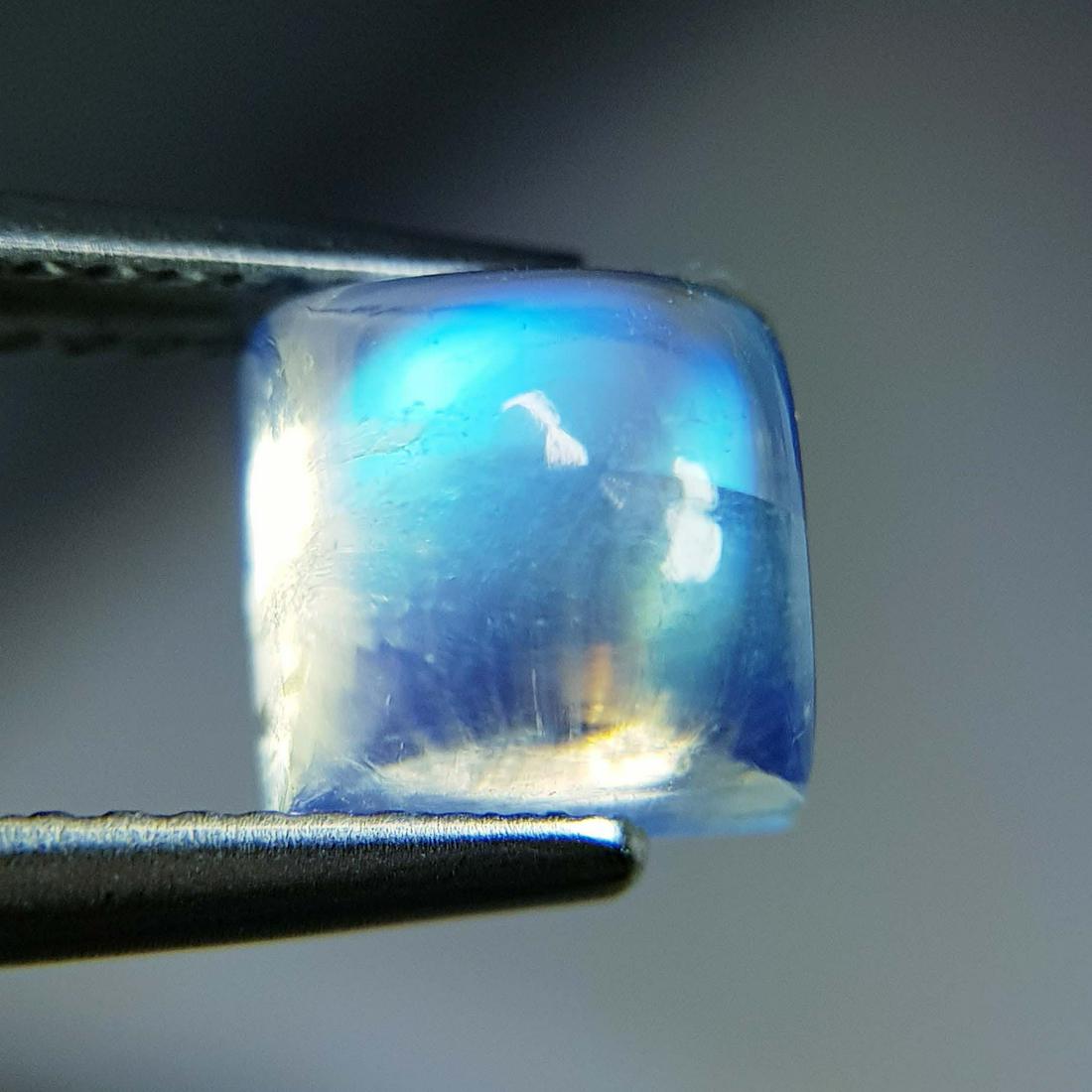 2.74 Ctz Natural Royal Blue Moonstone: No Reserve! Title: 2.74 Ctz Natural Royal Blue Moonstone Color/Clarity: Royal Blue / Transparent Gemstones: Moonstone Carat Weights: 2.74 Size/Dimensions: 7.00 x 7.00 x 5.50 Additional Information: Sq