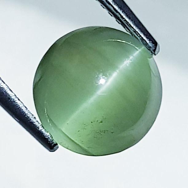 5.26 Ctz Rare Alexandrite Green Natural Apatite Cat's Eye: No Reserve! Title: 5.26 Ctz Rare Alexandrite Green Natural Apatite Cat's Eye Color/Clarity: Alexandrite Green / VVS Gemstones: Apatite Ct's Eye Carat Weights: 5.26 Size/Dimensions: 9.50 x 9.50 x 7.00