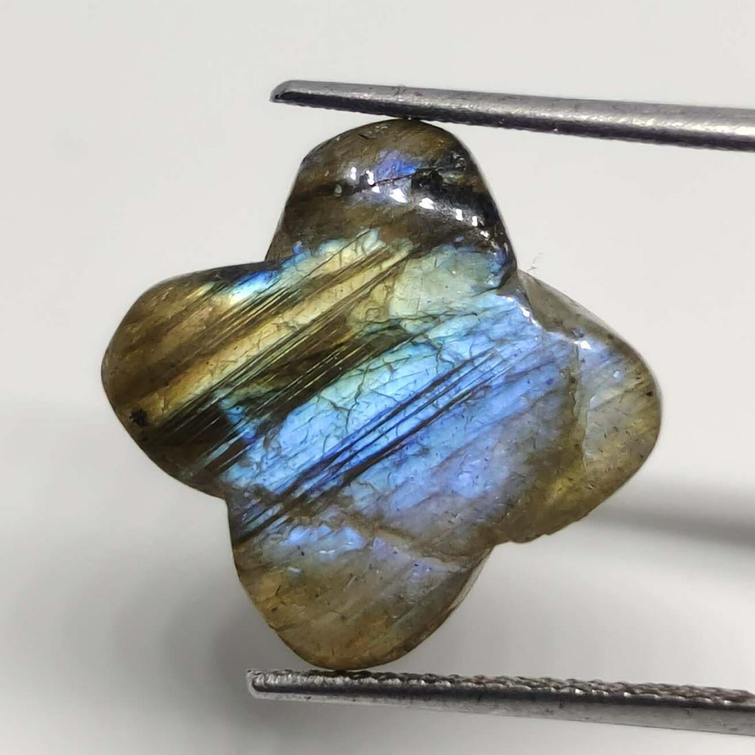 9.60 ct Natural Labradorite Star: No Reserve! Title: 9.60 ct Natural Labradorite Star Additional Information: Gemstones: Labradorite Carat Weights: 9.60 ct Size/Dimensions: 14 X 14 mm Materials & Techniques: labradorite Shipping: Dome