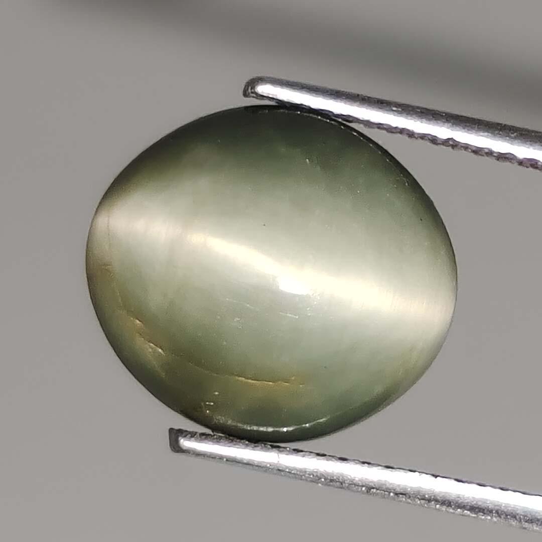 7.50 ct Natural Cat's Eye: No Reserve! Title: 7.50 ct Natural Cat's Eye Additional Information: Gemstones: Natural Cat's Eye Carat Weights: 7.50 ct Size/Dimensions: 13 X 12 X 7.3 mm Treatment: Colorless Oil Materials & Techniqu