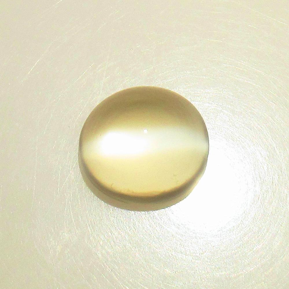 5.23 Ctw Natural Moonstone Oval Cab: No Reserve! Title: 5.23 Ctw Natural Moonstone Oval Cab Stone Clarity: Semi-Transparent Gemstones: Natural Moonstone Carat Weights: 5.23 Size/Dimensions: 11.30 x 10.30 x 6.60 mm Additional Information: