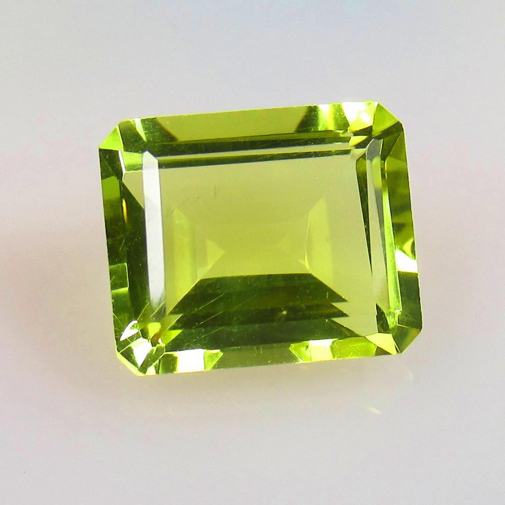 4.56 Ctw Natural Lemon Quartz Octagon Cut: No Reserve! Title: 4.56 Ctw Natural Lemon Quartz Octagon Cut Stone Clarity: VVS Gemstones: Natural Lemon Quartz Carat Weights: 4.56 Size/Dimensions: 11.00 x 9.30 x 6.00 mm Additional Information: Top 