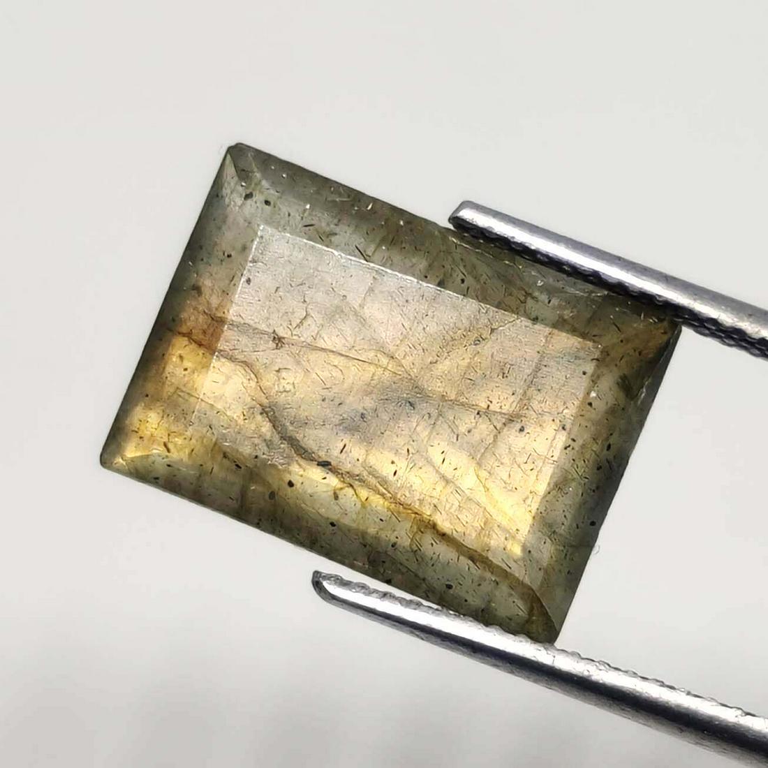 6.15 ct Natural Faceted Labradorite: No Reserve! Title: 6.15 ct Natural Faceted Labradorite Additional Information: Gemstones: Labradorite Carat Weights: 6.15 ct Size/Dimensions: 14 X 10 X 5 mm Origin : Labrador Materials & Techniques: L