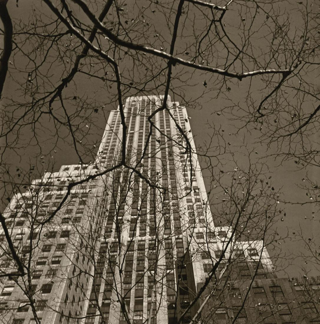 VIVIAN MAIER - Untitled, Building (1 of 1)