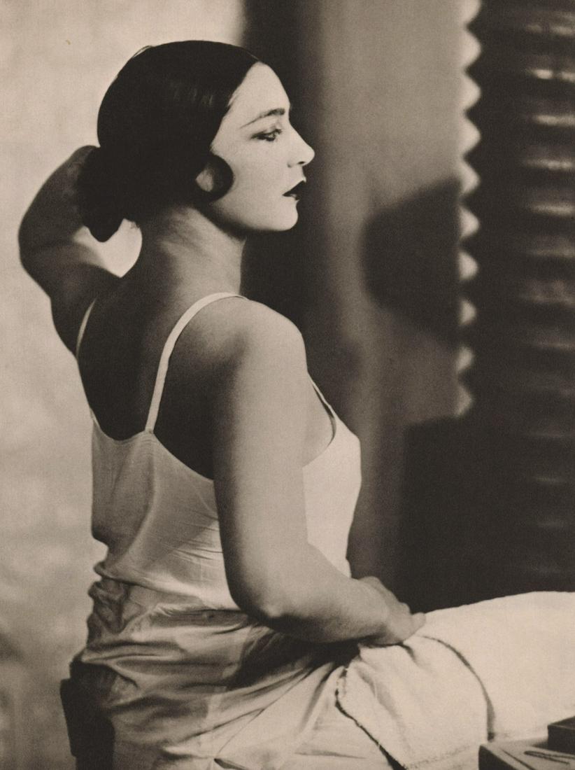 MAN RAY - La Toilette, Kiki, 1928 (1 of 1)