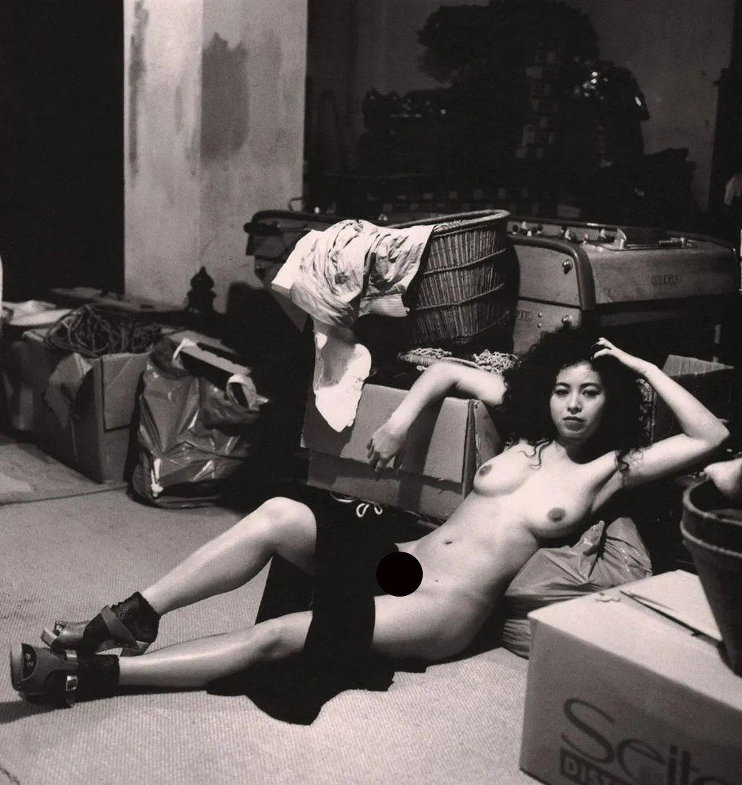 HELMUT NEWTON - Eri Ishida (1 of 2)