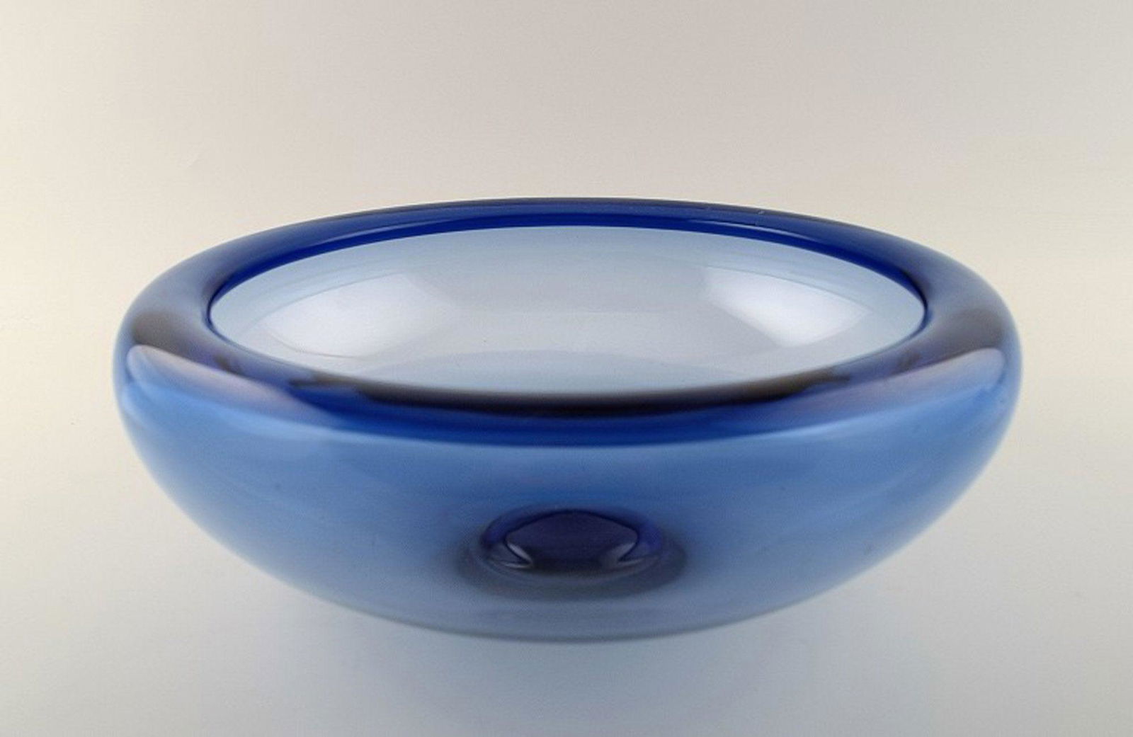 Holmegaard, Per Lütken large Provence glass bowl.: Title: Holmegaard, Per Lütken large Provence glass bowl. Description: Holmegaard, Per Lütken large Provence glass bowl. Measures 26 x 9 cm. In very good condition. Signed. Reserve: $105.00 S