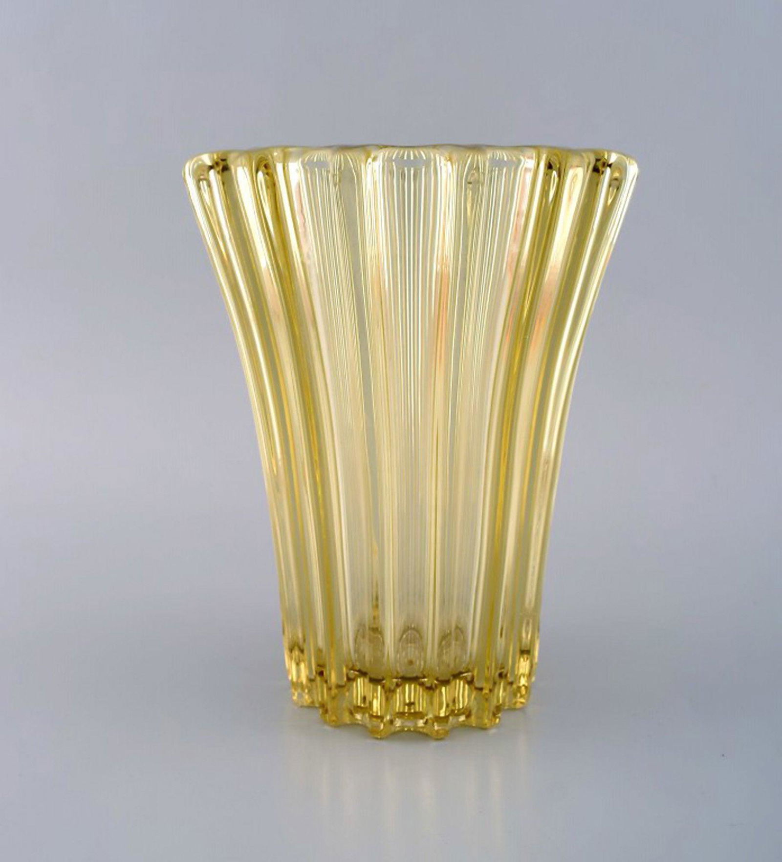 Pierre Gire (1901-1984), aka Pierre d'Avesn. Art deco vase in yellow art glass. 1940's.: Title: Pierre Gire (1901-1984), aka Pierre d'Avesn. Art deco vase in yellow art glass. 1940's. Description: Pierre Gire (1901-1984), aka Pierre d'Avesn. Art deco vase in yellow art glass. 1940's. Meas
