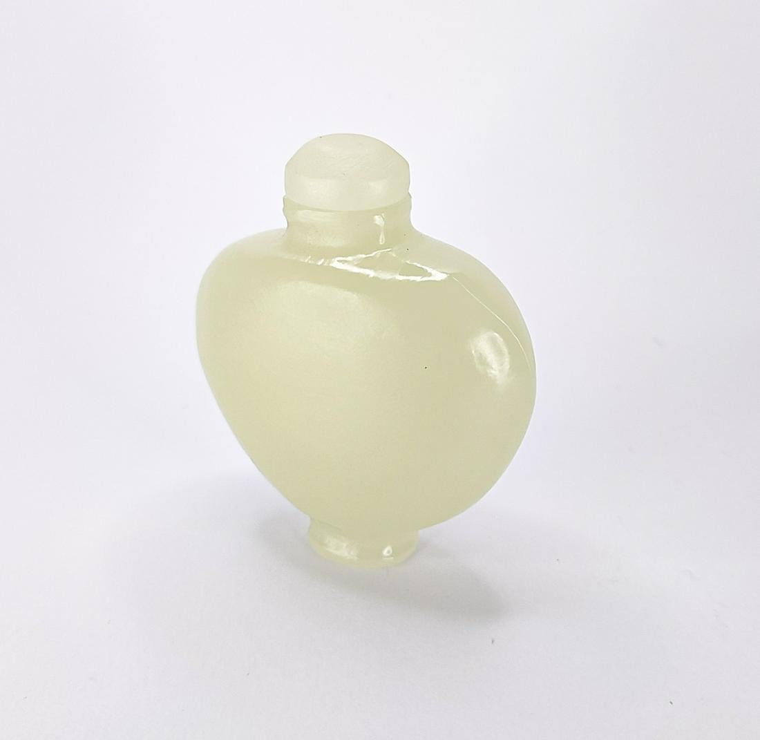 Antique Chinese Jade Snuff Bottle (1 of 7)