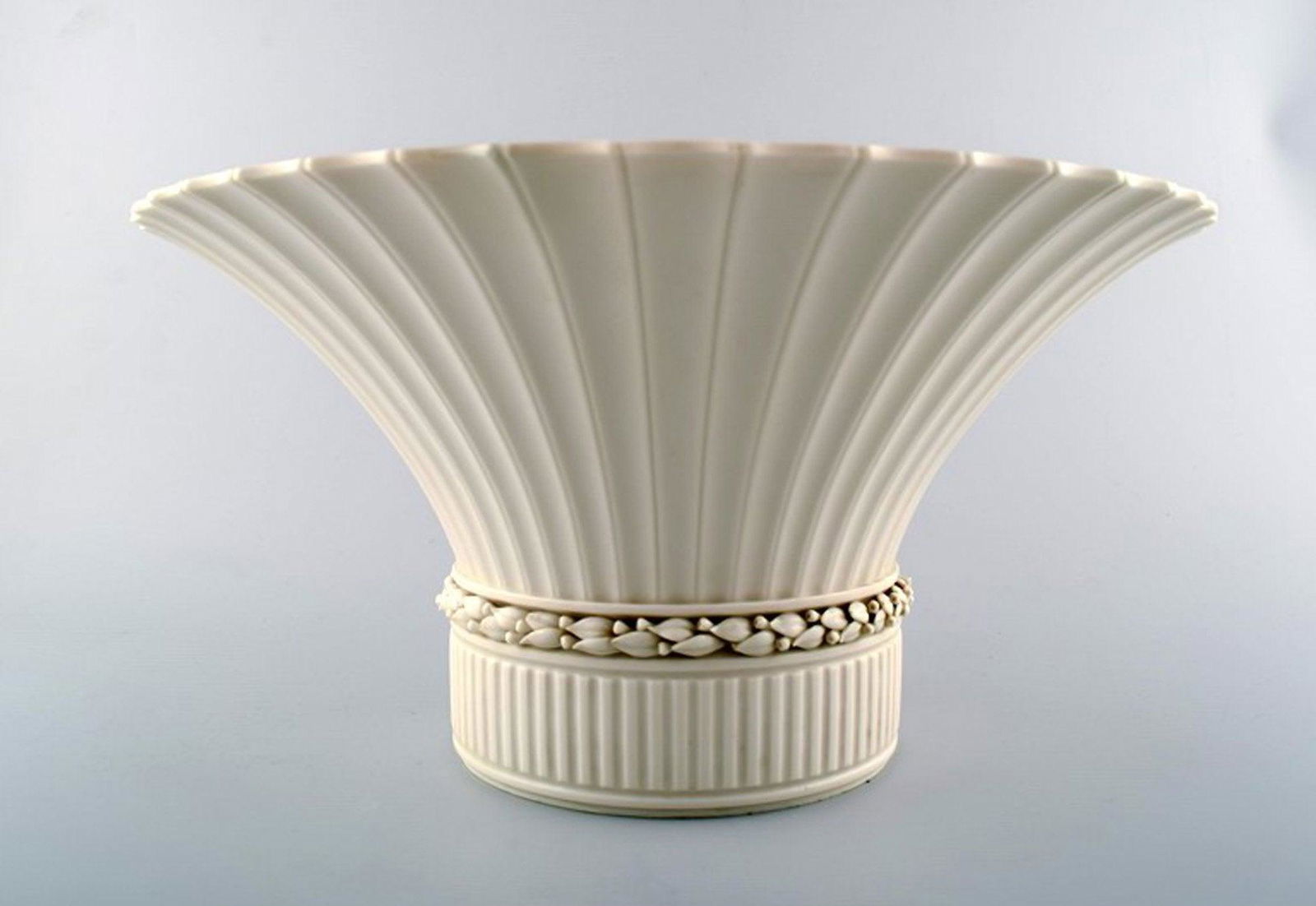 Colossal Art Deco Arno Malinowski (1899-1976) for Royal Copenhagen, Blanc de Chine fruit bowl /: Colossal Art Deco Arno Malinowski (1899-1976) for Royal Copenhagen, Blanc de Chine fruit bowl / compote, double sided fluted, exterior with leaves and berries, marked for Royal Copenhagen. 1930 s. Dia