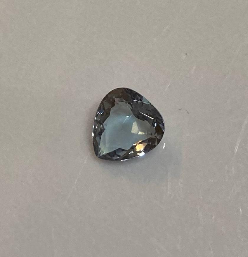 Natural Tanzanite 0.83ct Pear AAA Greenish/Yellowish/Bluish/Silver VVS: Title: Natural Tanzanite 0.83ct Pear AAA Greenish/Yellowish/Bluish/Silver VVS Additional Information: 1 x Natural Tanzanite 0.83ct Pear AAA Greenish/Yellowish/Bluish/Silver VVS - Shape: Pear - Weight: