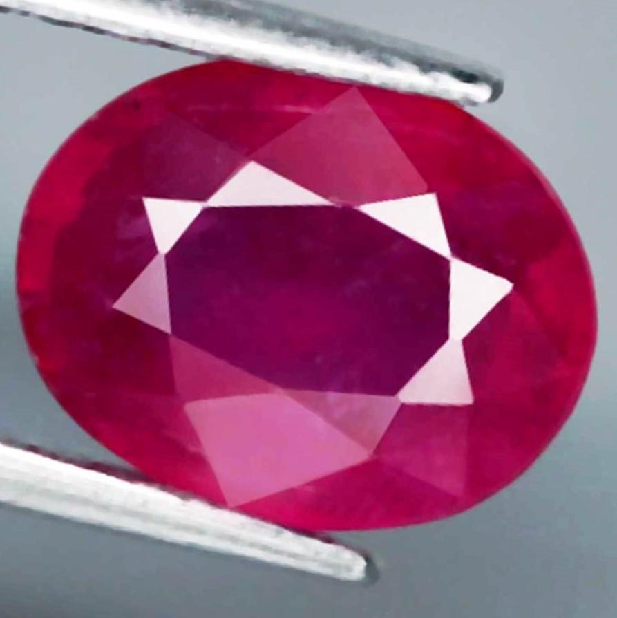 2,24 cts Natural Oval Red Ruby (1 of 3)