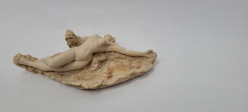 Vintage Neoclassical Ashtray Nude Goddess Female Body Roman Table Top Vintage Home Decor: Vintage from the 1960s Materials: resin Width: 13.5 inches Height: 4 inches Depth: 4 inches Description Vintage Neoclassical Ashtray Nude Goddess Female Body Roman Table Top Vintage Home Decor In good
