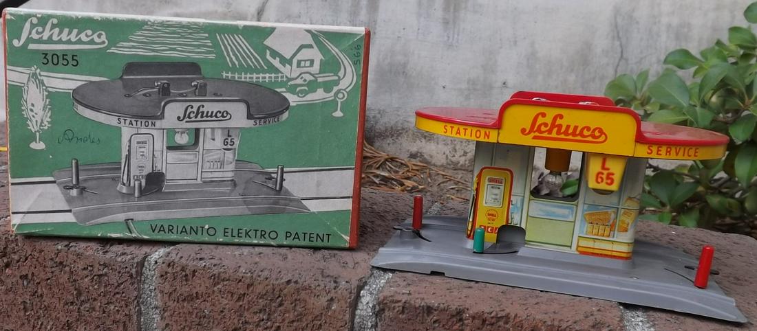 Schuco Varianto Shell station 3055, c10, boxed . (1 of 3)