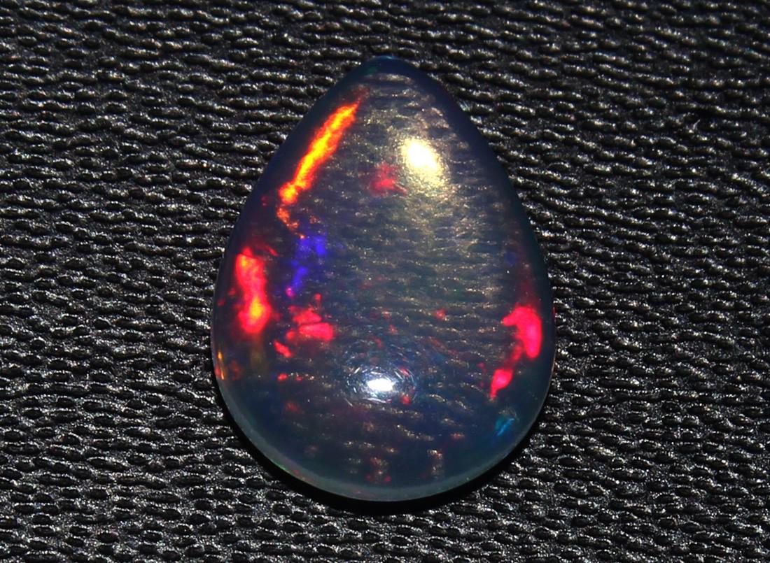 0.94 Cts  Natural Ethiopian Opal (1 of 2)