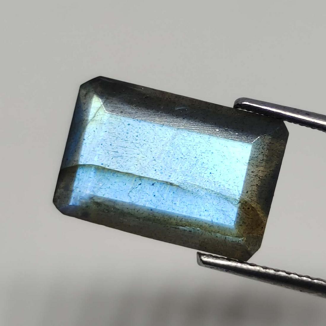 5.65 ct Natural Faceted Labradorite: No Reserve! Title: 5.65 ct Natural Faceted Labradorite Additional Information: Gemstones: Labradorite Carat Weights: 5.65 ct Size/Dimensions: 14 X 9.5 X 5.5 mm Origin : Labrador Materials & Techniques