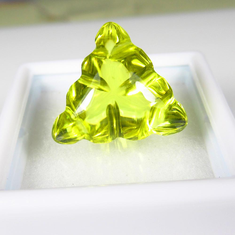 Natural Lemon Quartz - 9.26 Ct: No Reserve! Title: Natural Lemon Quartz - 9.26 Ct Origin: Brazil Weight: 9.26 Size/Dimensions: 15.7 x 14 x 9.8 mm Additional Information: Pieces : 1 No's / Shape : Trillion Carving / Color : Yellowish