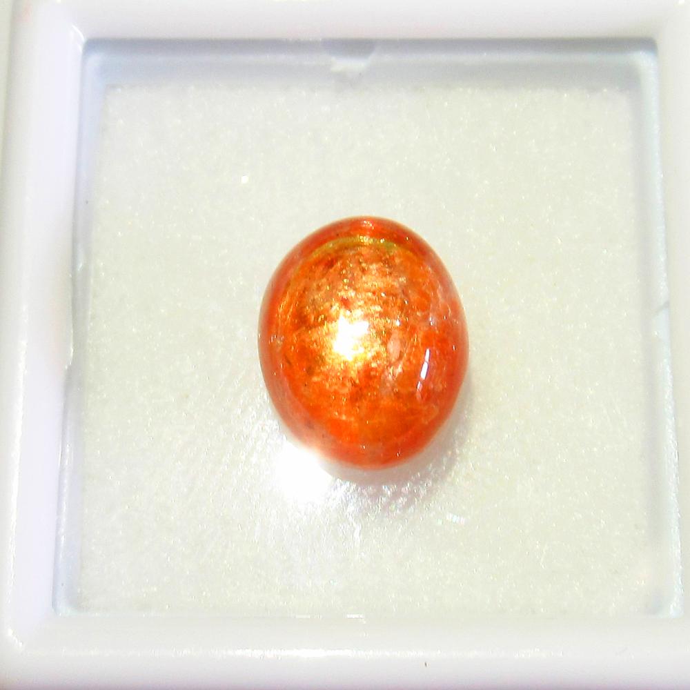 Natural Orange Sunstone - 3.12 Ct: No Reserve! Title: Natural Orange Sunstone - 3.12 Ct Origin: Norway Weight: 3.12 Size/Dimensions: 10 x 7.8 x 5.8 mm Additional Information: Pieces : 1 No's / Shape : Oval Cab / Color : Orange / Clarit
