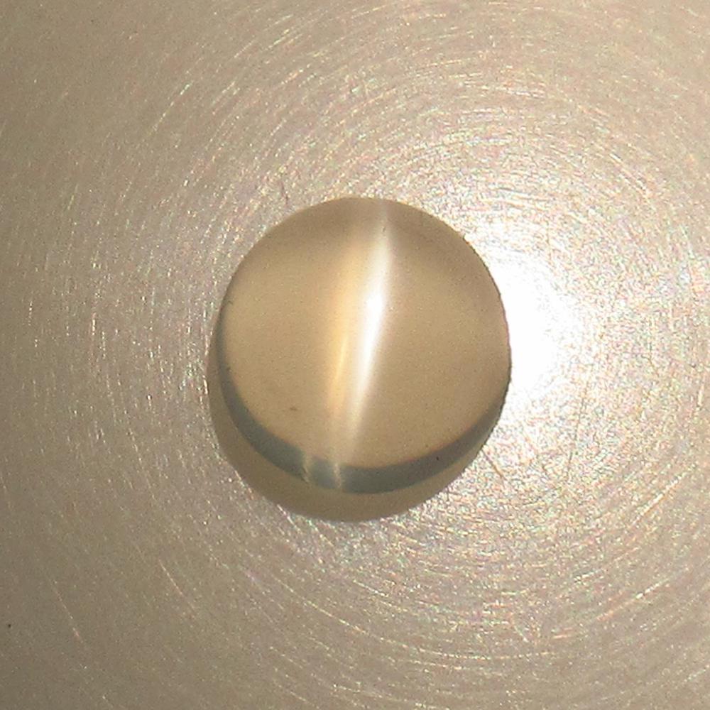 2.10 Ct Natural Moonstone Round Cab: No Reserve! Title: 2.10 Ct Natural Moonstone Round Cab Stone Clarity: Semi-Transparent Gemstones: Natural Moonstone Carat Weights: 2.1 Size/Dimensions: 7.90 x 7.90 x 4.70 mm Additional Information: Ni