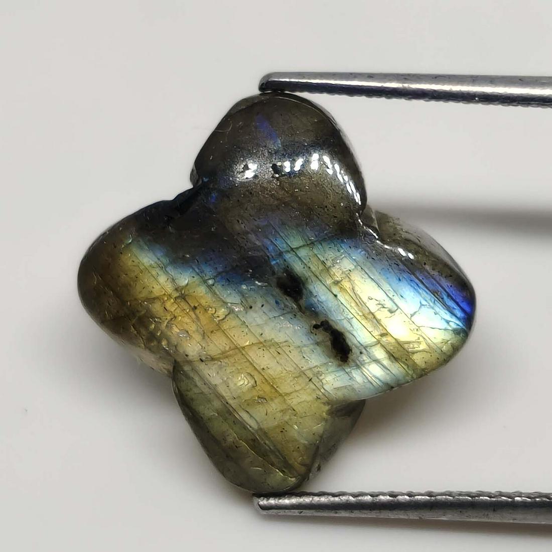 9.20 ct Natural Labradorite Star: No Reserve! Title: 9.20 ct Natural Labradorite Star Additional Information: Gemstones: Labradorite Carat Weights: 9.20 ct Size/Dimensions: 13 X 13 X 5 mm Materials & Techniques: labradorite Shipping: