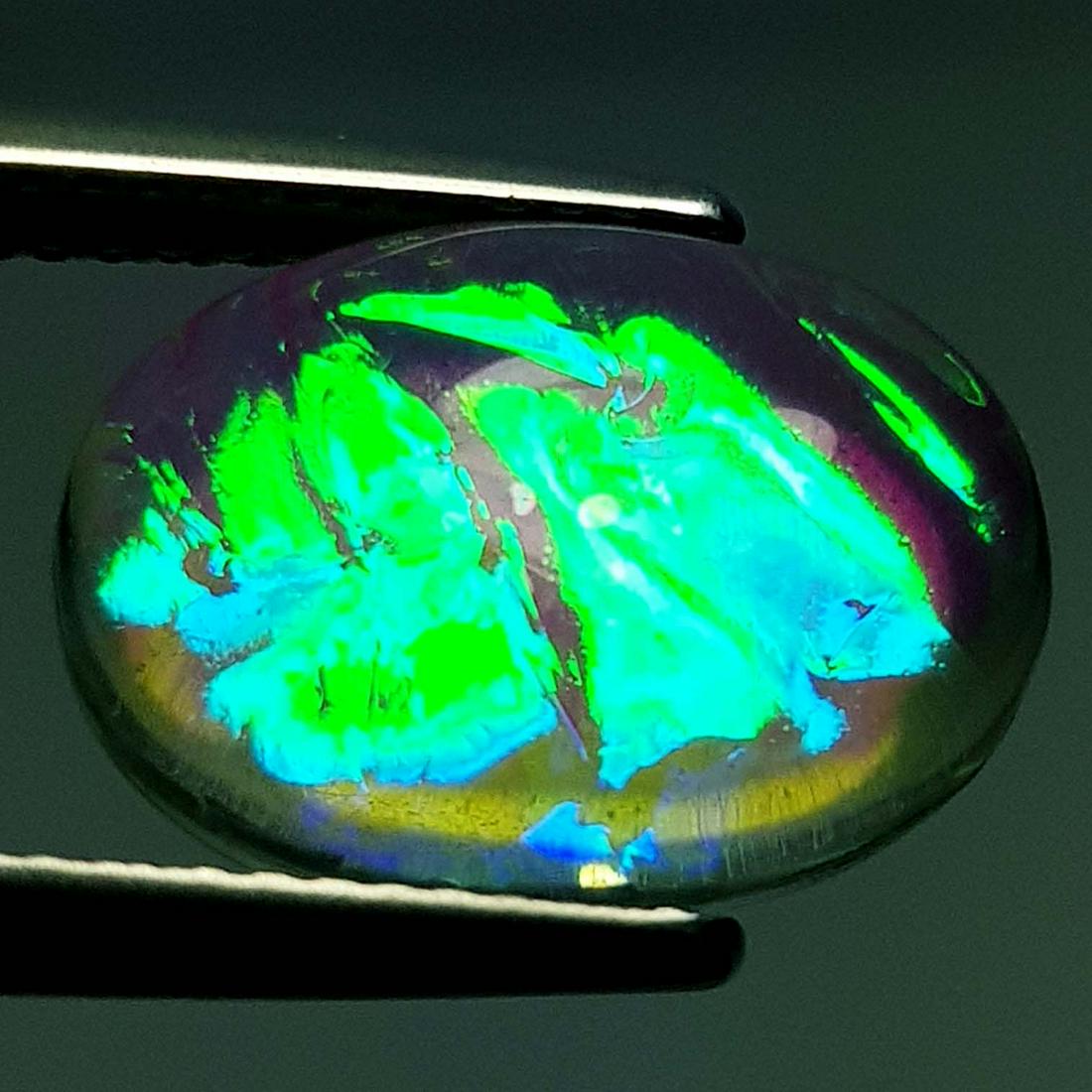 6.00 Ctz Australian Doublet Opal: No Reserve! Title: 6.00 Ctz Australian Doublet Opal Color/Clarity: Play of colors/ Trasparent Gemstones: Opal Carat Weights: 6 Size/Dimensions: 14.20 x 10.10 x 5.20 Additional Information: Oval / Aust
