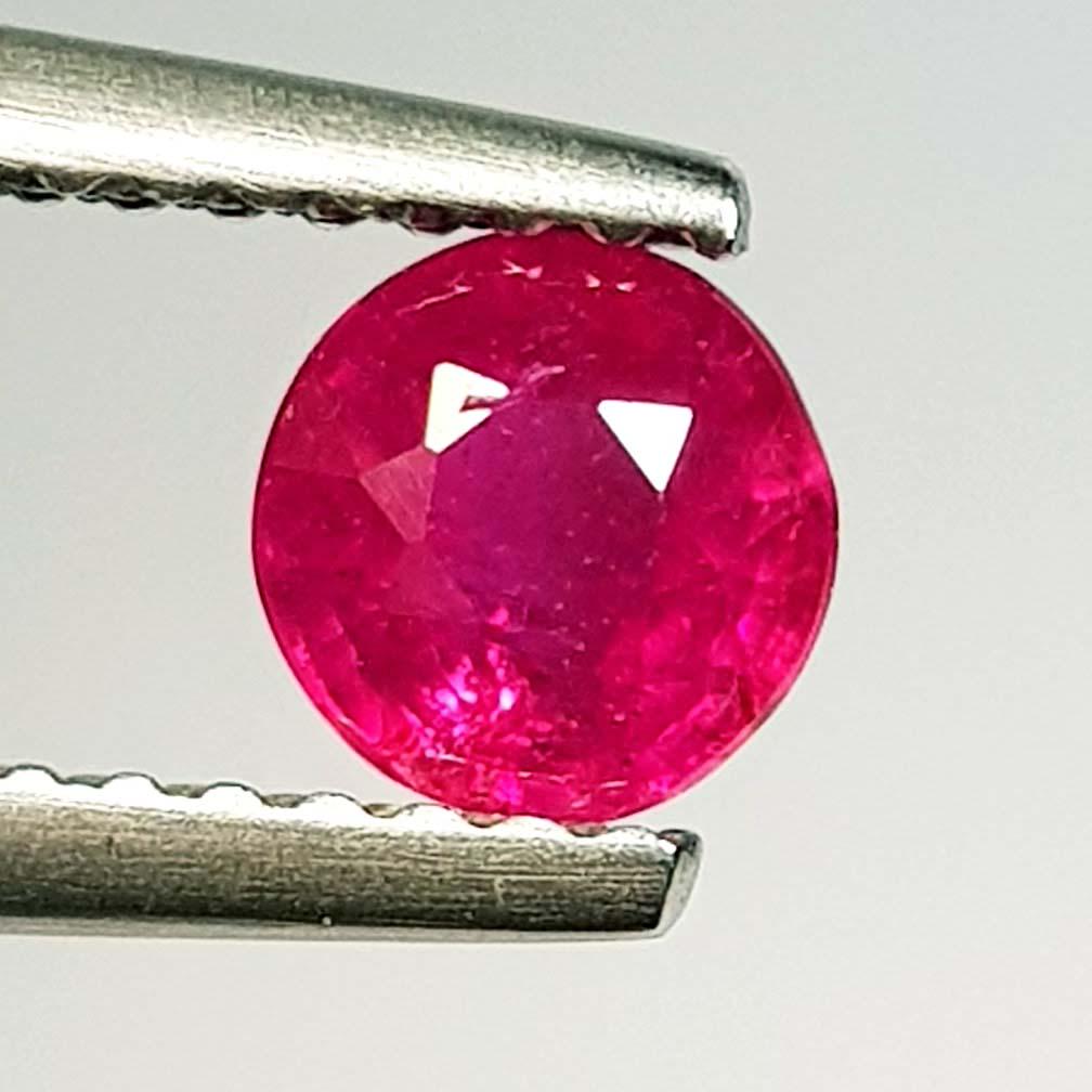 0.76Ctz Natural Ruby: No Reserve! Title: 0.76Ctz Natural Ruby Color/Clarity: Pinkis Red / VVS Gemstones: Ruby Carat Weights: 0.76 Size/Dimensions: 5.10 x 5.10 x 3.30 Additional Information: Round / Burma Shipping: Domest