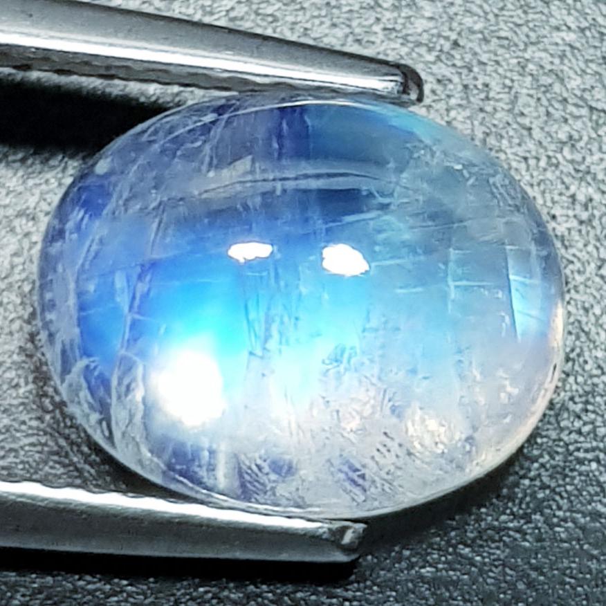 4.64 Ctz Natural Royal Blue Moonstone: No Reserve! Title: 4.64 Ctz Natural Royal Blue Moonstone Color/Clarity: Royal Blue / Transparent Gemstones: Moonstone Carat Weights: 4.64 Size/Dimensions: 11.00 x 8.80 x 5.90 Additional Information: O