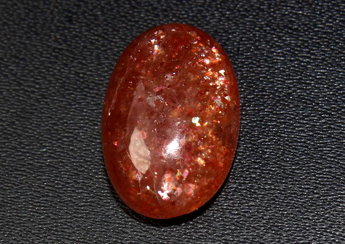 10.97 CtsNatural Sunstone Lot: No Reserve! Title: 10.97 CtsNatural Sunstone Lot Additional Information: Gemstone : Natural Sunstone Origin : Africa Weight : 10.97 Carats Dimensions :17.40x11.71x7.05 mm Shape : Oval Cabochon Color :