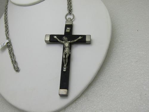 Vintage Metal Framed Wooden Rosary Crucifix on 25" Rope Chain: Vintage Metal Framed Wooden Rosary Crucifix on 25" Rope Chain, Mid-Century. This rosary likely came from a nun's or priest's Rosary. If you went to Catholic school, you will recognize it immediately. 