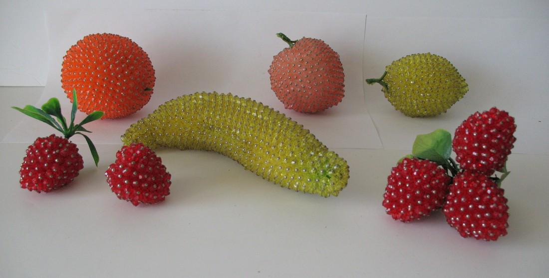 Group Of Vintage Mid-century Beaded Fruit (1 of 2)